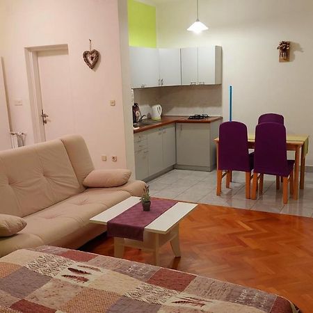 Istranova Apartments 로비니 외부 사진
