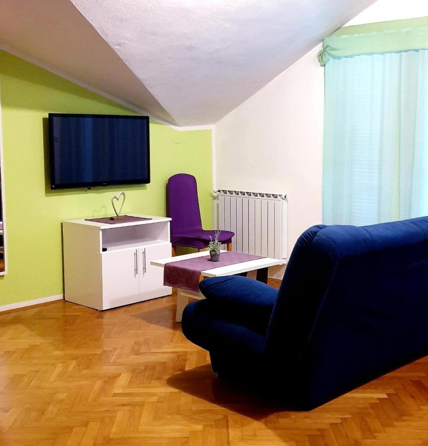 Istranova Apartments 로비니 외부 사진
