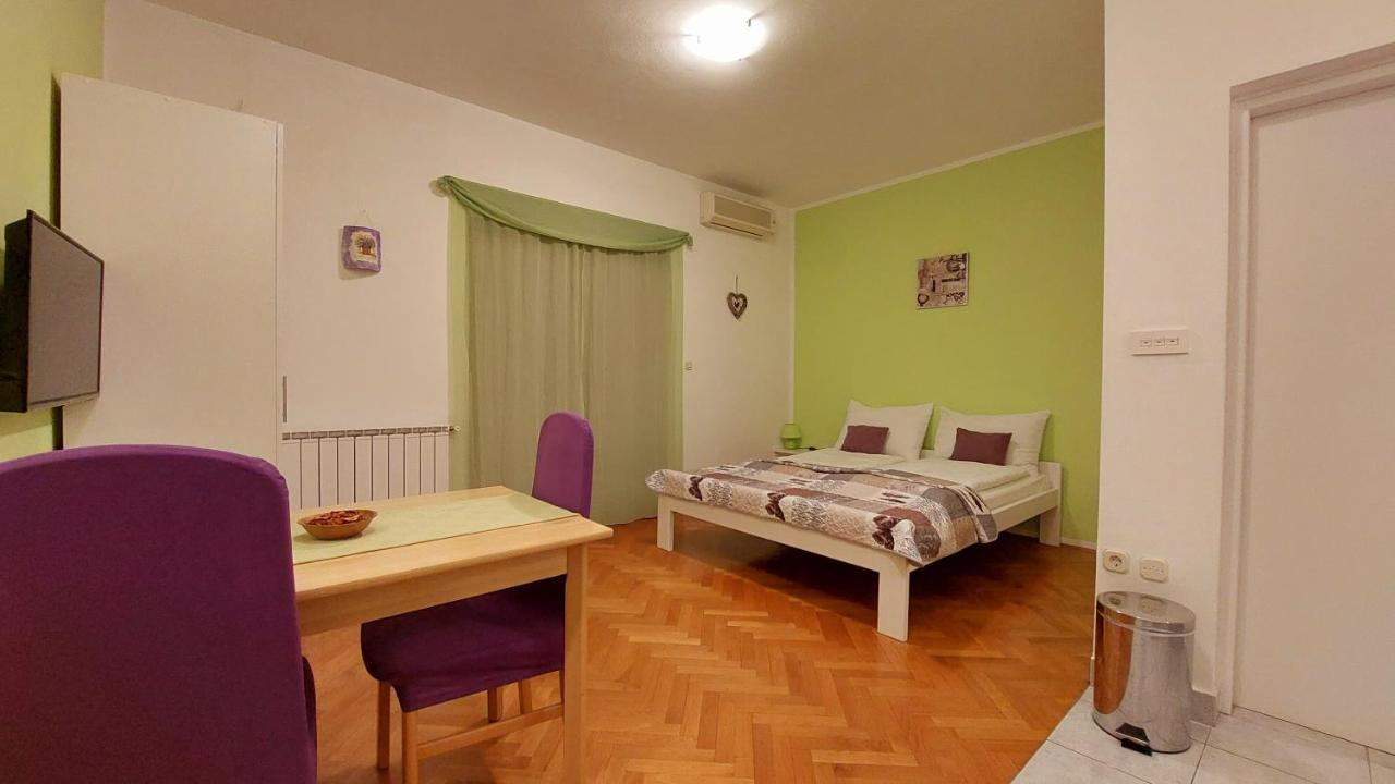 Istranova Apartments 로비니 외부 사진