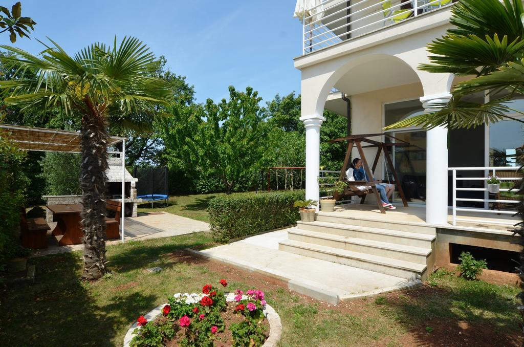Istranova Apartments 로비니 외부 사진